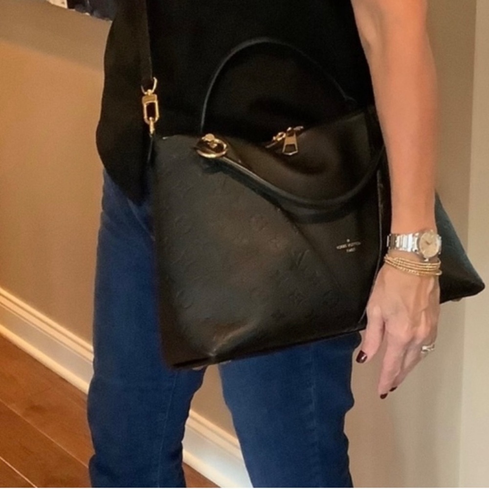 LOUIS VUITTON V Tote MM Black Leather Handbag EUC & Authentic - Picture 5 of 15